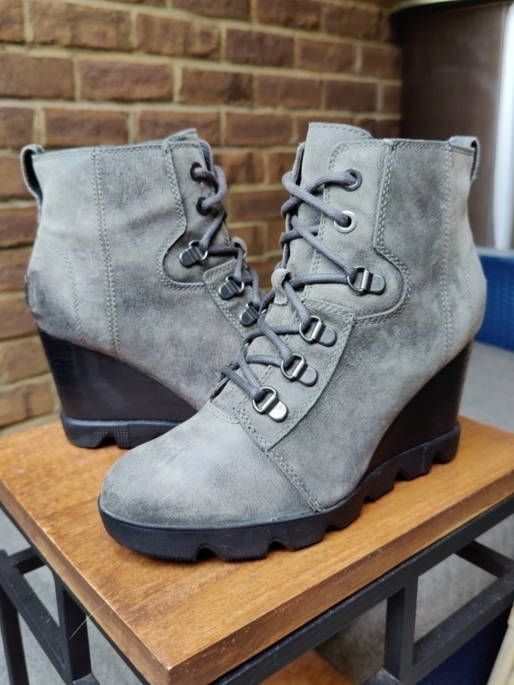 SOREL 7.5 Joan Uptown Lace Wedge Booties Quarry Gray Nubuck Leather Zip Lace-up